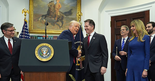 Trump Applauds Michael and Susan Dell for $6.25 Billion Gift to Children with Trump Accounts