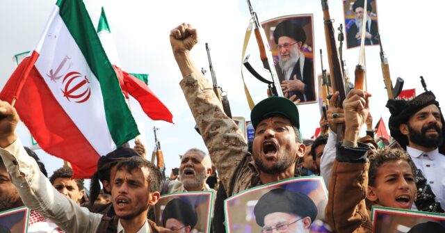 Alarms Sound in Islam’s Holiest City, Mecca, as Houthi Campaign Against Saudi Arabia Continues