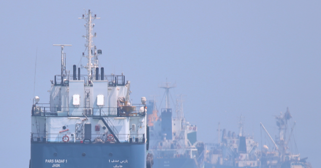 Report: Saudi Arabia Resumes Loading Oil in Strait of Hormuz
