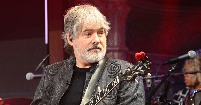 Banjo Player Béla Fleck Cancels Kennedy Center Shows over ‘Politics’