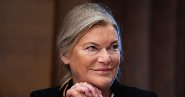Exclusive — Sen. Cynthia Lummis: Enact Clarity Act Before Elizabeth Warren Tries to ‘Kill’ Crypto Industry