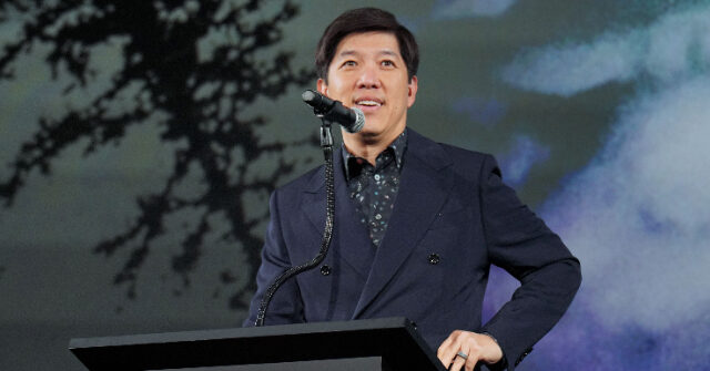 Netflix Film Chairman Says Company Will Not Work with Directors Seeking Theatrical Release