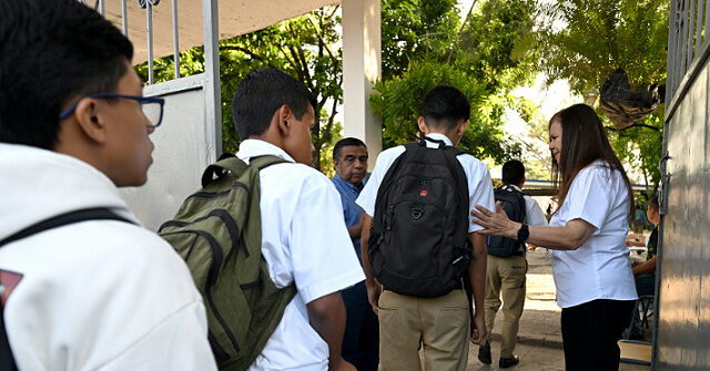 El Salvador Schools Revamp Dress Code: ‘Civility and Patriotism’