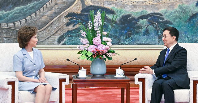 McConnell’s China-Connected Wife Met with China’s VP in Beijing 3 Days After Her Husband Was Rushed to Hospital