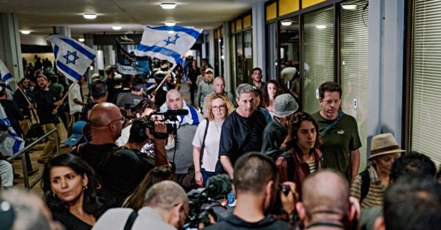 Report: Saudi Arabia Rejected Israel Request to Allow Its Planes to Repatriate Stranded Flydubai Passengers