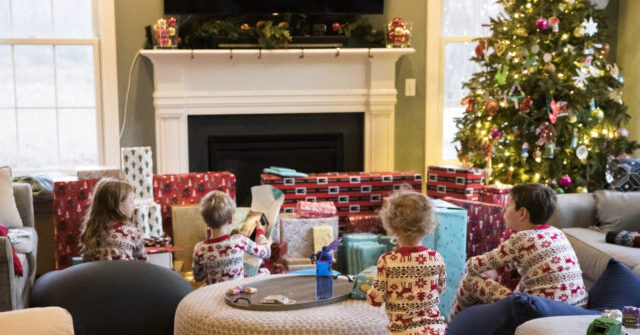 Share of Americans Planning to Spend $1,000+ on Holiday Gifts Hits Record High