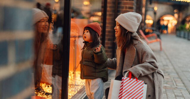 Breitbart Business Digest: Holiday Shopping Boom Defies Gloomy Consumer Surveys
