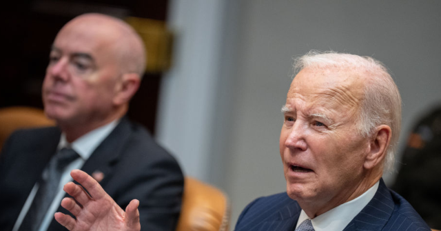 Survey: Majority Believe Biden Administration ‘Deliberately’ Left Border Open