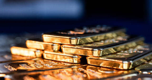 Gold Tops $4,000 for First Time as Investors Seek Safety Amid Political and Economic Strains