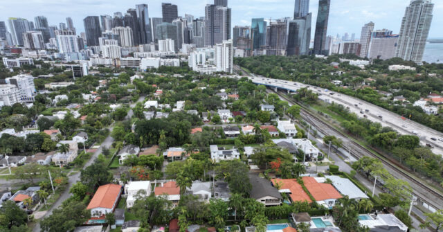Pending Home Sales Surge in August, Beating All Forecasts