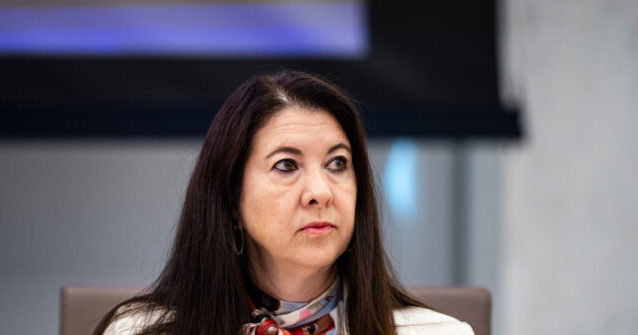 Fed Cracks: Governor Adriana Kugler Resigns From Fed