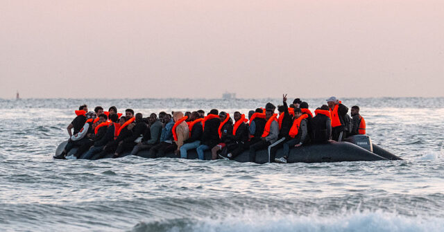 Even as Starmer and Macron Announce Anglo-French Border ‘Deal’, Hundreds More Migrants Cross Channel