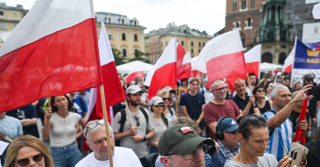 ‘Intruders Not Welcome’ — Over 100 Anti-Mass Migration Protests Held Across Poland