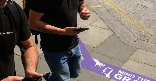 Coping Strategy: Oxford Street Shoppers Told ‘Mind the Grab’ as Phone Theft Soars