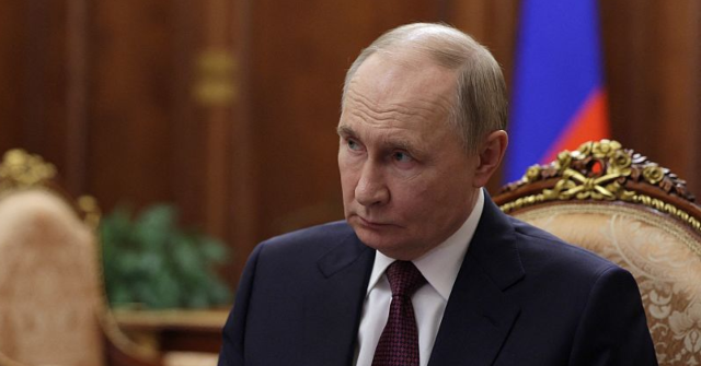 Putin Briefs Iran on Russia-U.S. Peace Summit Ahead of European Nuclear Talks