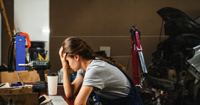 Falling Profits Drag Down Small Business Confidence in October
