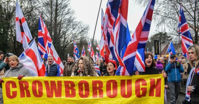 ‘Starmer Is a Traitor!’ Thousands Protest Planned Migrant Camp in Small English Town