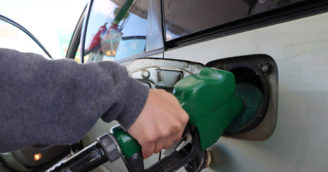 Americans Unfazed by Rising Gas Prices in Early Weeks of Iran War, Gallup Finds