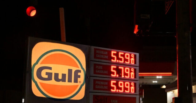 War With Iran Drives US Business Activity to 11-Month Low as Prices Spike