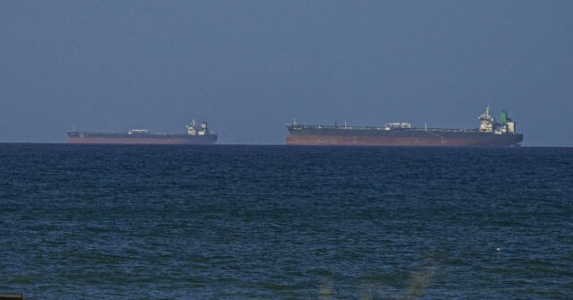 Trump Warns Iran Over Strait of Hormuz Tanker Fees