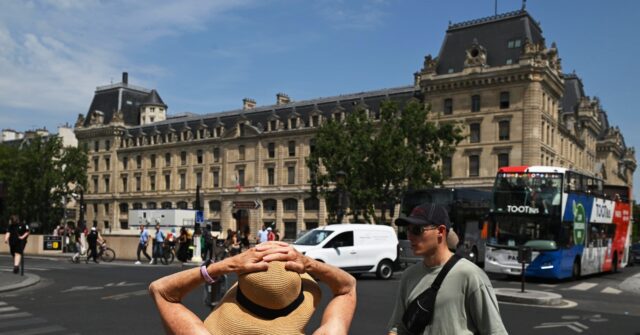 France Records 1,000 Excess Deaths During Heat Wave as Public Swelters Without Air Conditioning