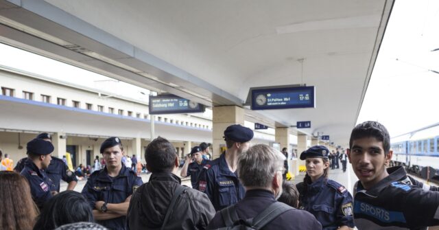 Austria: Deportation of Migrants Surpasses Number of Asylum Applications for First Time in 20 Years