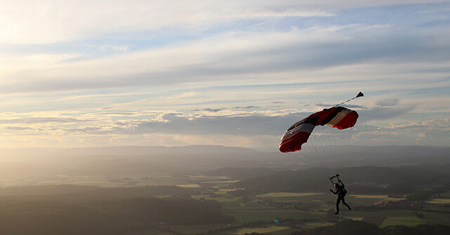Coroner: UK Skydiver Took Her Own Life, Did Not Deploy Parachute in Jump One Day After Breakup