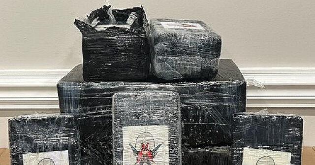 SHERIFF: Beachgoer Finds 25 Kilos of ‘Yosemite Sam’ Cocaine on Florida Beach