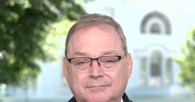 WH’s Hassett: ‘As Soon as We Get the Strait Open, That Oil Is Going to Flow Like You’ve Never Seen Before’