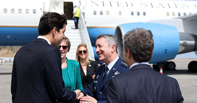 U.S. Chairman of the Joint Chiefs of Staff Visits Venezuela