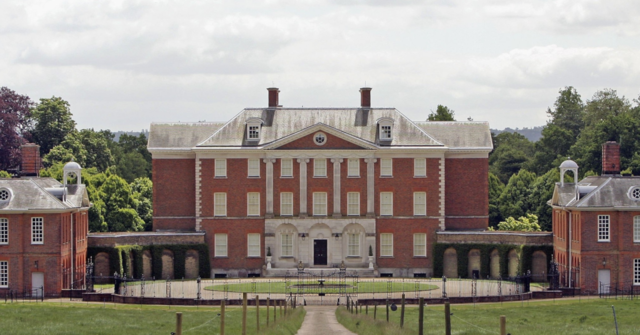 JD Vance to Kick Off Holiday With Stay at British Government Mansion