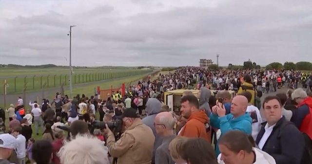 WATCH: Trump Lands in Turnberry, Scotland to MASSIVE Roaring Crowd