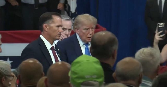 President Trump Personally Walks Off Stage to Comfort Grieving Parents of 12-Year-Old Bronx Shooting Victim (VIDEO)