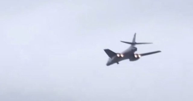 WATCH: Trump Buzzes B-1 Bombers Over Xi Jinping During Welcome Ceremony