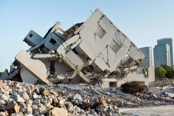10 Everyday Expenses Quietly Leading Millions Toward Financial Collapse as the Economy Begins to Crack Beneath the Surface