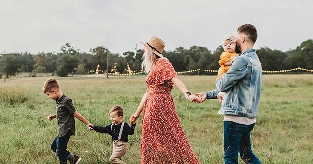 Report: Trump Administration May Open Funds to Married Couples Who Choose to Raise Their Children at Home