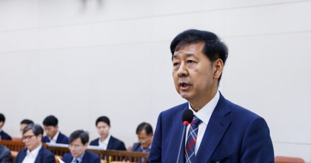 South Korea Deploys Samsung Chief, Finance Minister for Last-Minute U.S. Trade Talks