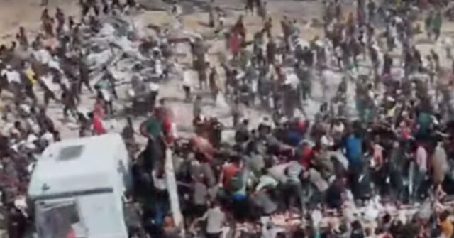 WATCH: Gazans Loot United Nations Aid Trucks