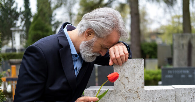 Study: People Can Die of a Broken Heart After Loved One’s Death
