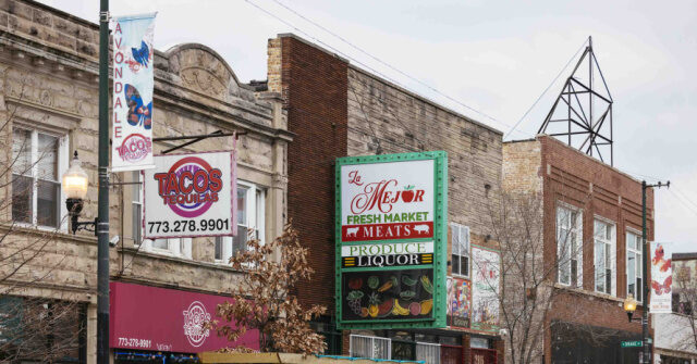Trump Immigration Enforcement Drive Pressuring Chicago’s Migrant Economy