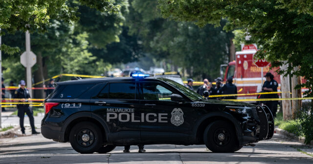 Milwaukee: Suspect Dead, Officer Injured During Shootout