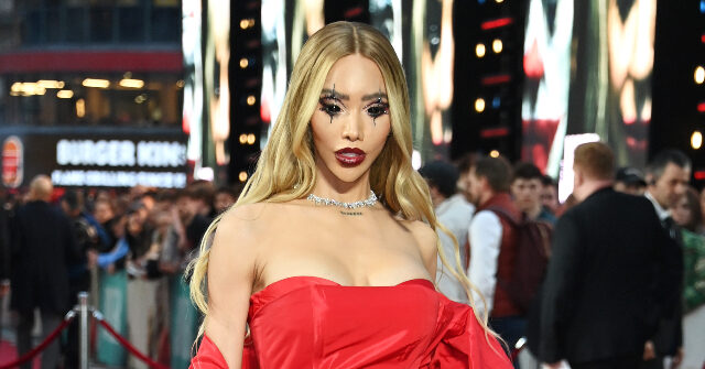 Transgender Model Munroe Bergdorf Fearmongers at Glamour Magazine’s Women of the Year Awards: ‘Fascism Is Here’