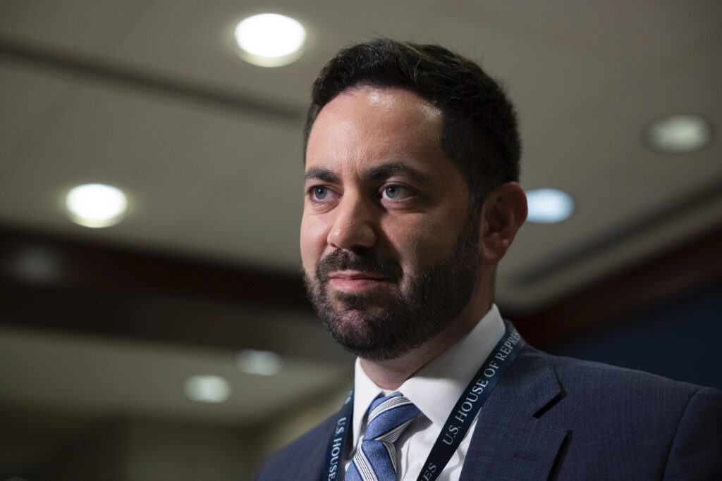 House Republicans rake in funds as they seek to stave off midterm headwinds