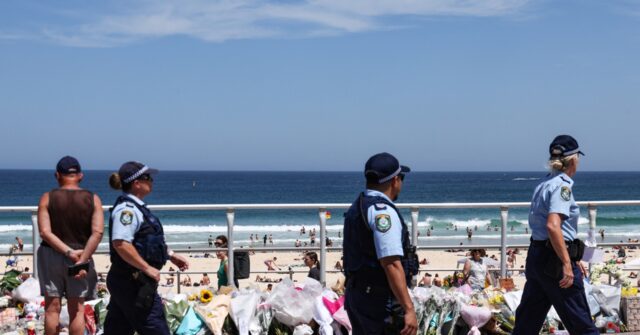 WATCH: Tactical Police Stop, Detain 7 Men in Sydney Four Days After Bondi Beach Massacre