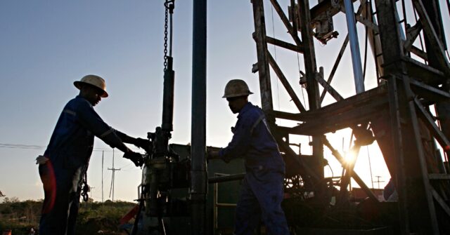 U.S. Issues License for Oil Companies to Operate in Venezuela
