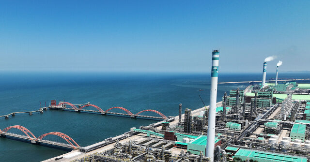 U.S. Sanctions Chinese Refinery for Buying Iranian Oil