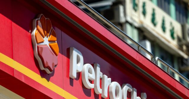 Report: PetroChina Holds Off from Buying U.S.-Controlled Venezuelan Oil