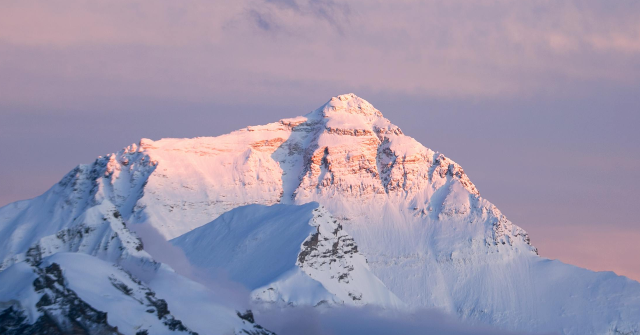 WATCH — Sherpa Guide Who Disappeared on Mount Everest Survives for Days Without Extra Oxygen: ‘A Miracle’