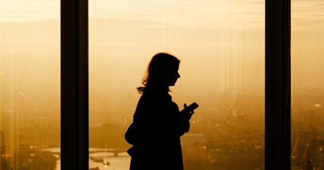 Energy Prices in Britain so High, Country Could See Mobile Phone Data and Broadband Rationing, Networks Warn