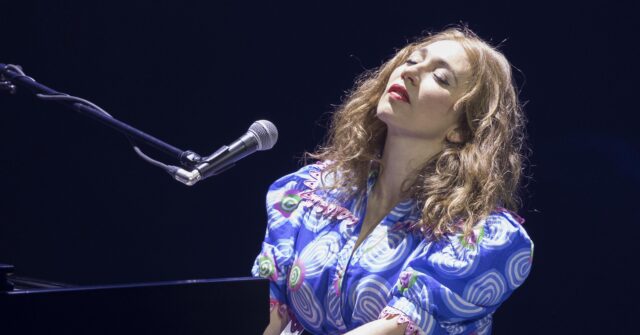 Regina Spektor Confronts ‘Free Palestine’ Heckler: ‘You’re Just Yelling at a Jew’